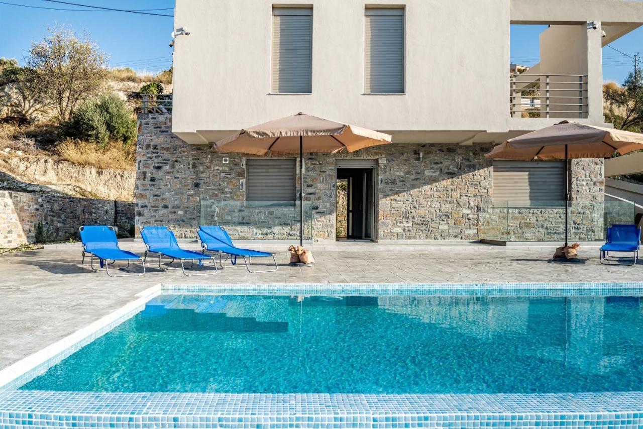 Modern Private With Infinity Pool Villa
