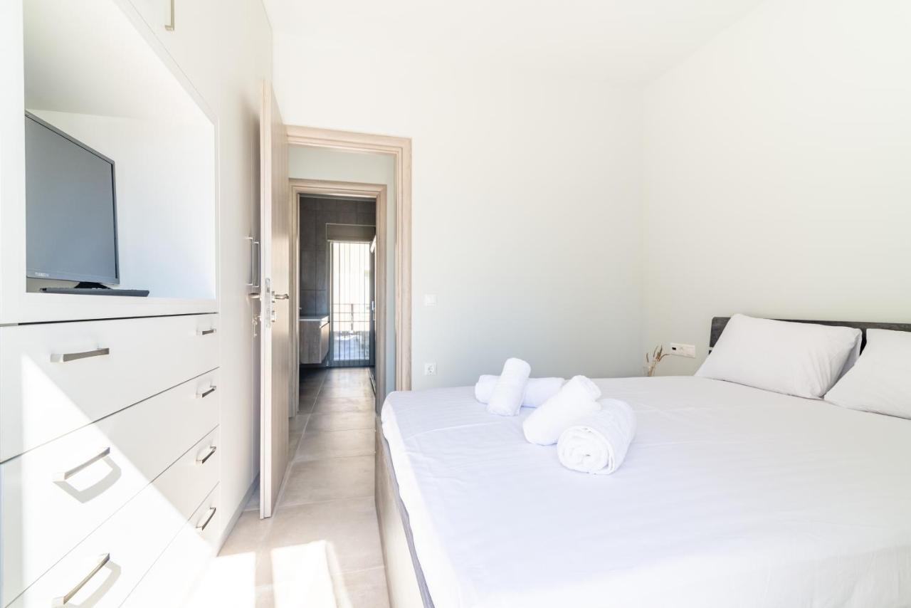 Modern Private With Infinity Pool * Heraklion (Crete)