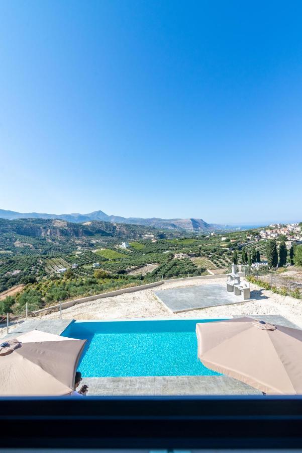 Modern Private With Infinity Pool