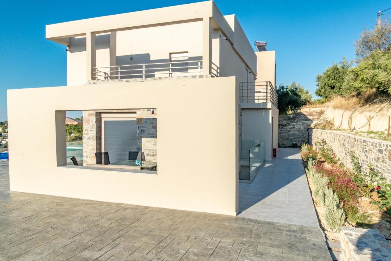 Modern Private With Infinity Pool Villa