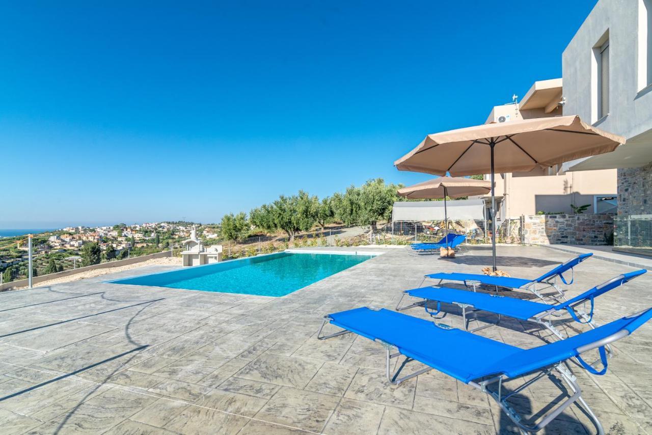 Modern Private With Infinity Pool Villa