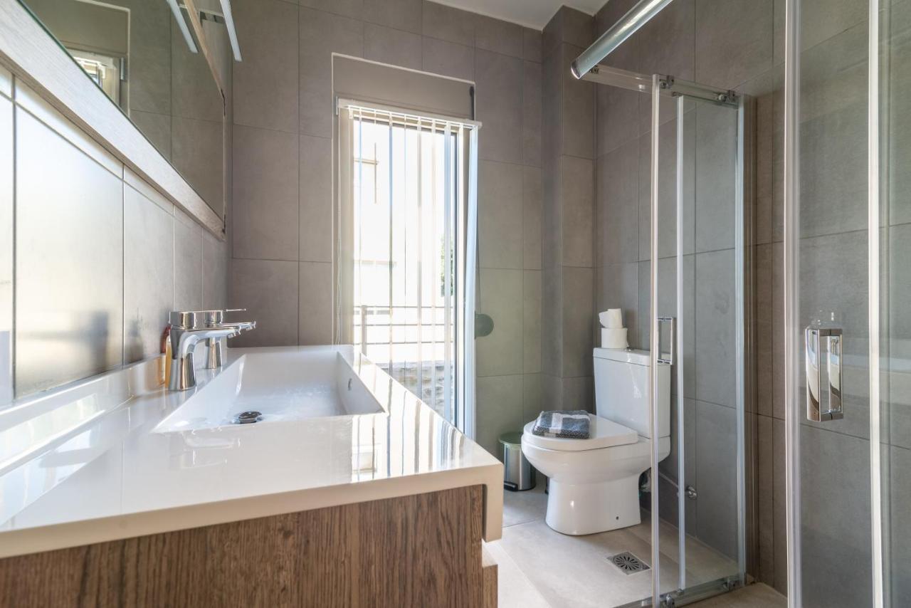 Modern Private With Infinity Pool * Heraklion (Crete)